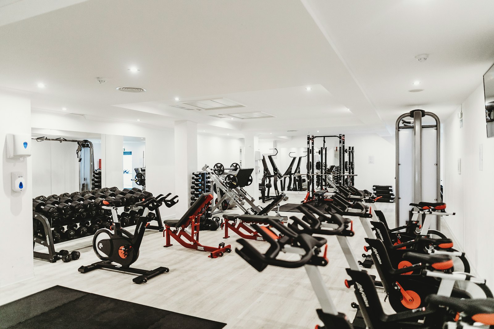 Hochwertige Trainingsausstattung im Studio